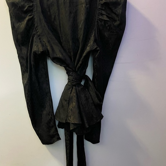 A.L.C. Black silk leopard wrap blouse plunge neck with tie xs designer - Picture 3 of 10